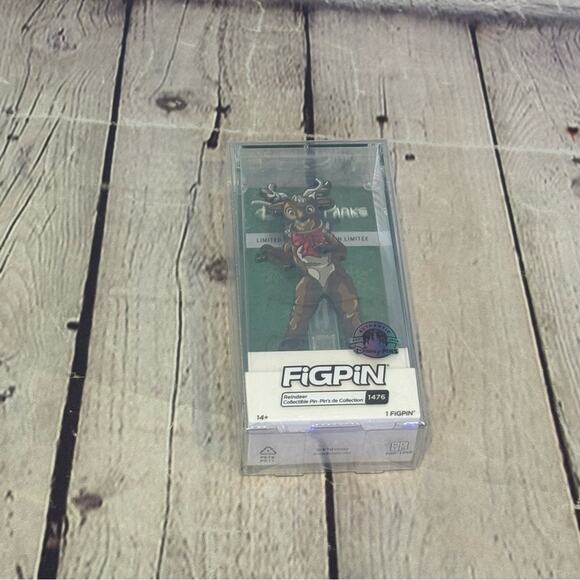 Fig Pin Disney Parks Christmas Reindeer Limited Edition Pin - Picture 1 of 2